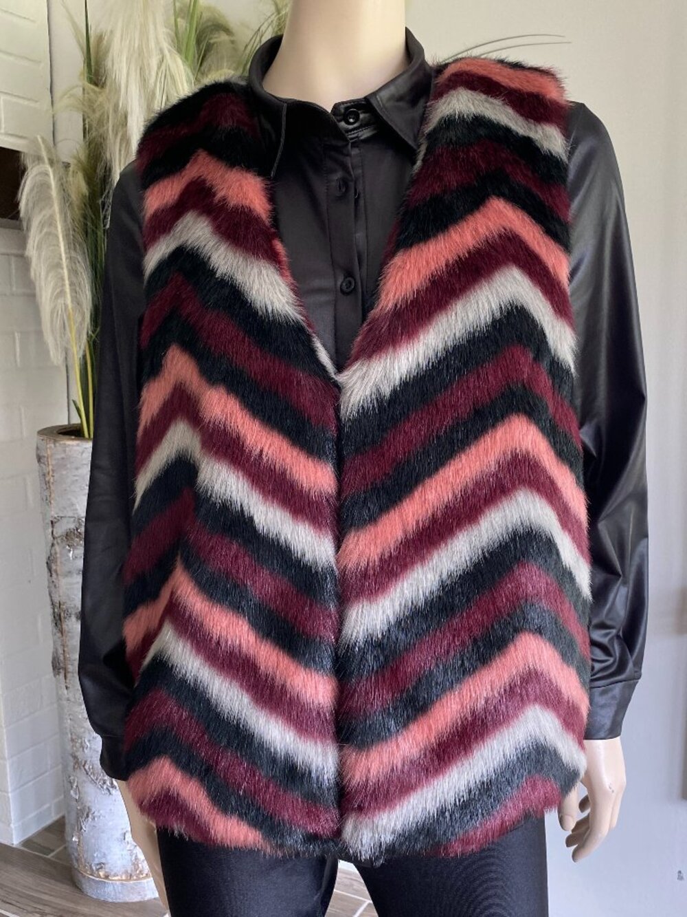 Michael Kors Faux Faux Fur Chevron Vest Pink Burgundy Black Sz Med ECU